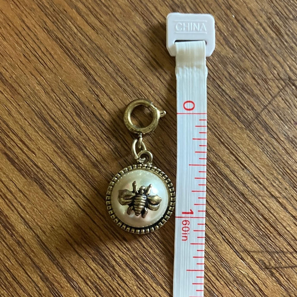 Vintage Signed JN Gold Tone Honey Bee Pendant Charm - Picture 3 of 3